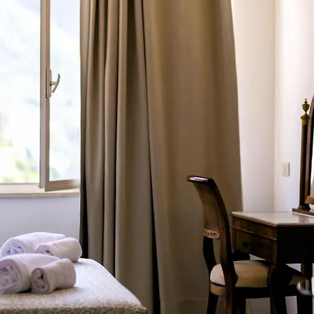 Hotiday Sea View Aparthotel 3*