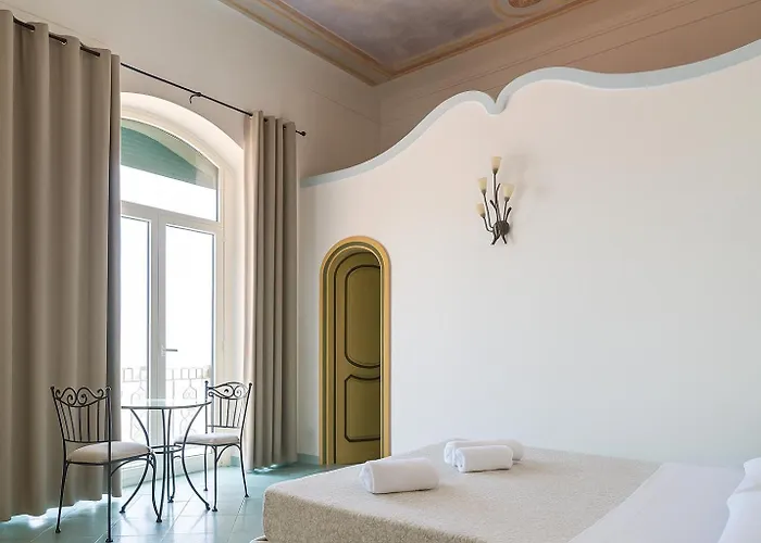 מלון דירות Hotiday Sea View 3*