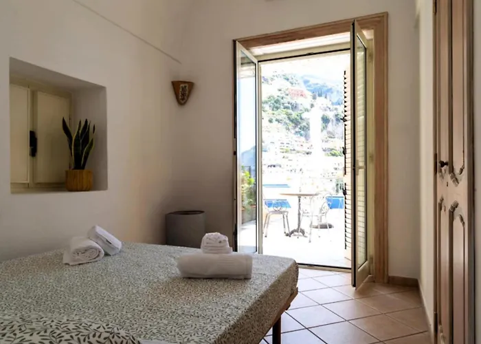 Hotiday Sea View מלון דירות 3*