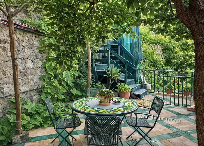 מלון דירות Hotiday Sea View 3*