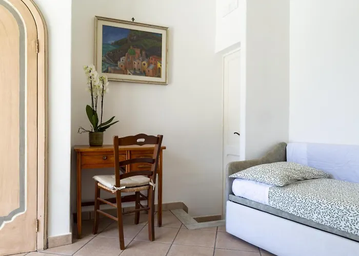 Hotiday Sea View Aparthotel 3*