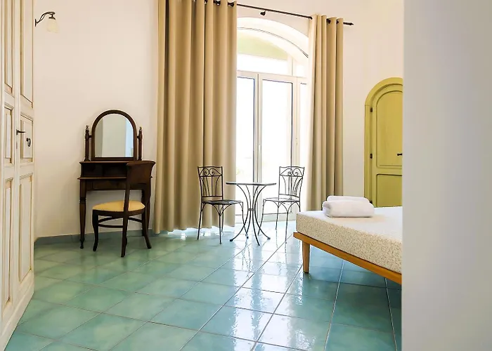 Aparthotel Hotiday Sea View 3*