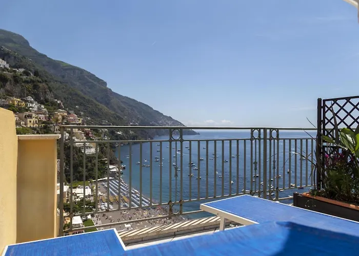 Hotiday Sea View Aparthotel 3*